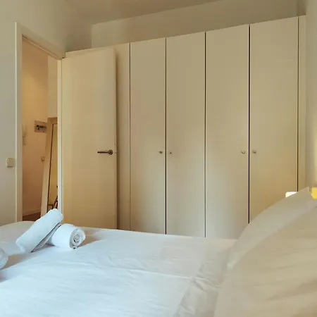Daire Cute 1 Bedroom Apt. Super Location. R.k Barselona