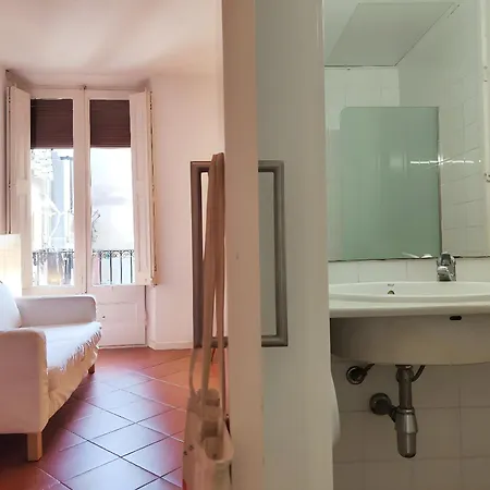 Cute 1 Bedroom Apt. Super Location. R.k Apartamento