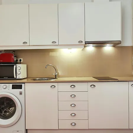 Cute 1 Bedroom Apt. Super Location. R.k Lejlighed Barcelona