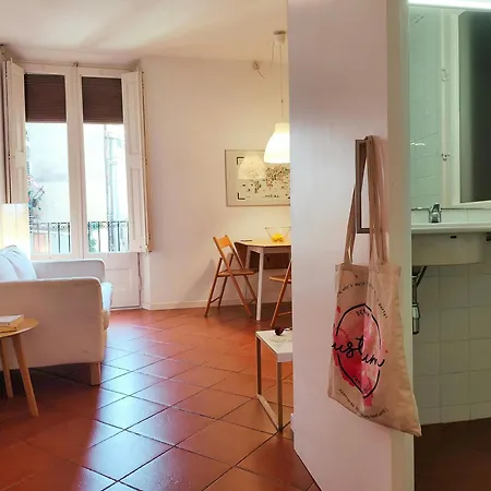 Cute 1 Bedroom Apt. Super Location. R.k * Barcelona