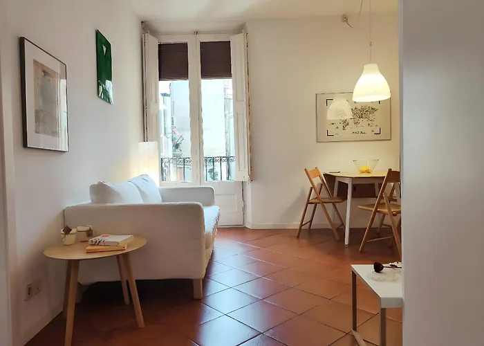 Cute 1 Bedroom Apt. Super Location. R.k Apartamento